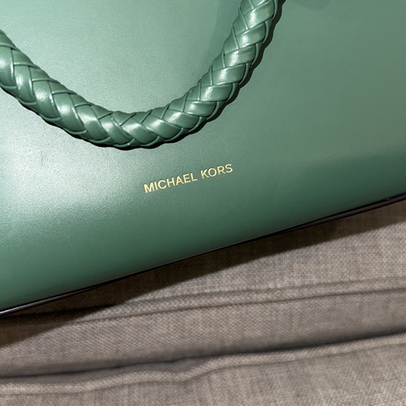 DIVORCE CLEARANCE-TAKING OFFERS MK Blakely Leather Satchel - Picture 13 of 17